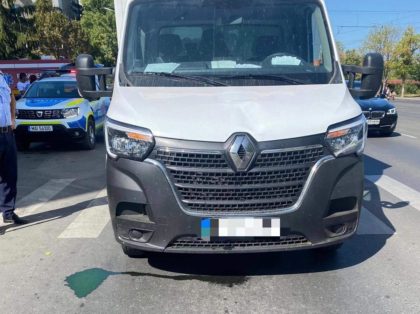 O femeie a fost LOVITĂ în municipiu de un șofer BĂUT