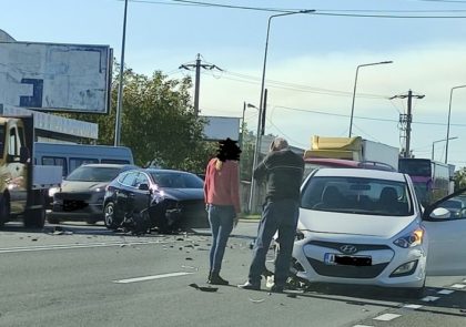 ACCIDENT la ieșirea din Arad! Două autoturisme s-au lovit VIOLENT