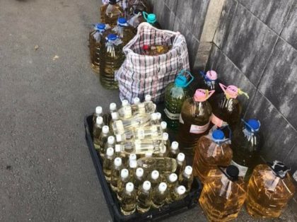 Jandarmii arădeni au confiscat peste 130 de litri de alcool, de la o femeie de 53 de ani