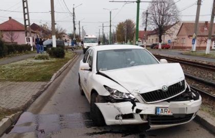 Zi cu GHINION pentru șoferii arădeni! DOUĂ ACCIDENTE în municipiu (GALERIE FOTO)