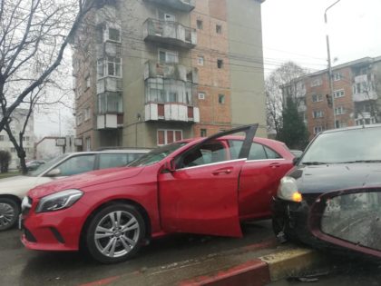 ACCIDENT în municipiu! Traficul este ÎNGREUNAT (FOTO)
