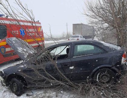 Accident pe un drum din județul Arad (FOTO)