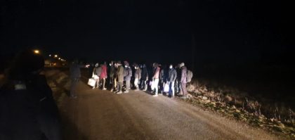 Zeci de migranți, depistați de polițiști în gara din Șagu