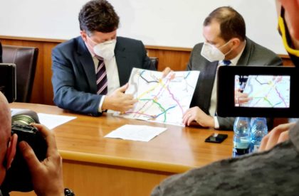 La CJA au fost semnate astăzi două contracte importante pentru infrastructura rutieră a județului