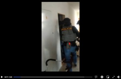 Descindere a polițiștilor de la Antidrog și Criminalitate Organizată la Arad (VIDEO)