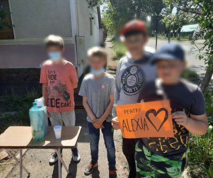O mână de copii din Arad vinde limonadă, pentru Alexia, diagnosticată cu cancer. Ajută și tu!