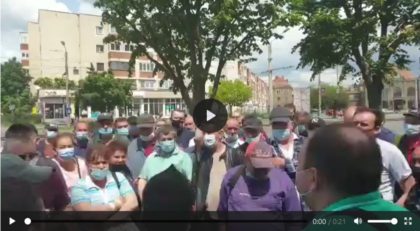 NEWS ALERT: Protest la Arad, al angajaților unei companii străine (FOTO + VIDEO)