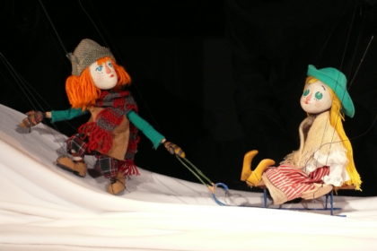 Minunata poveste „Crăiasa zăpezilor” – din nou la Arad, pe scena de la Marionete