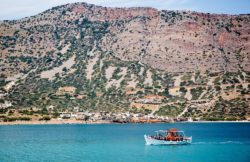Radiografia vacanțelor în Grecia pentru vara anului 2026: Românii caută pachetele cu zbor charter și ofertele cu avans redus pentru a-și securiza sejurul în destinațiile elene item-thumbnail