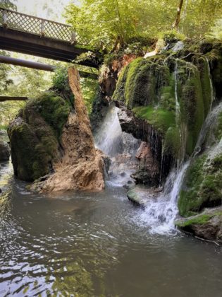 Ce spune Romsilva despre surparea unui perete al cascadei Bigăr