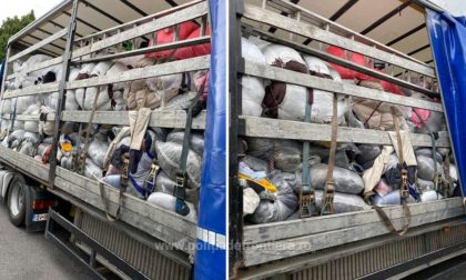 Garda de Mediu a oprit un transport de haine uzate, considerate a fi deșeuri, care urma să ajungă la o firmă din România