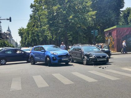 ACCIDENT în centrul Aradului. Circulația este BLOCATĂ (GALERIE FOTO)