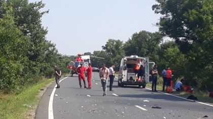 ACCIDENT MORTAL pe drumul Arad – Oradea. Motociclist DECEDAT, femeie GRAV RĂNITĂ (GALERIE FOTO)