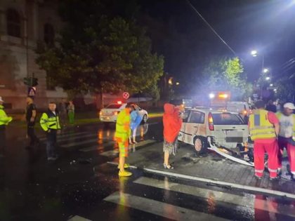 ACCIDENT azi-noapte în centrul Aradului (GALERIE FOTO)