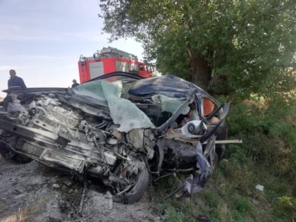 Accident MORTAL pe DN7. Un autoturism s-a izbit de un copac (FOTO/VIDEO)/UPDATE