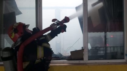 Incendiu la un restaurant. Acoperișul localului a fost cuprins de flăcări (UPDATE și GALERIE FOTO + VIDEO)