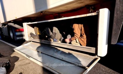 Migranți ascunși în lada de scule a unui camion