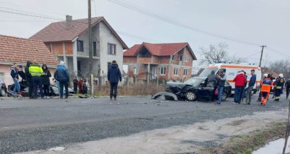 Șase persoane implicate într-un accident rutier pe cel mai circulat drum județean din Arad