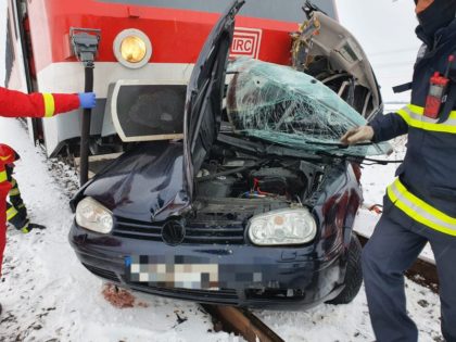 UPDATE/ O tânără de 22 de ani și-a pierdut viața în accidentul feroviar de la Nădab (FOTO+VIDEO)