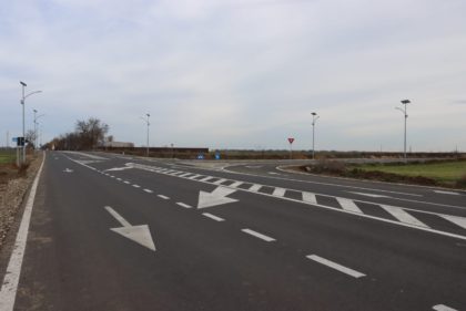 După mai bine de 30 de ani, se poate circula în condiții normale pe drumul Curtici – Macea – Sânmartin