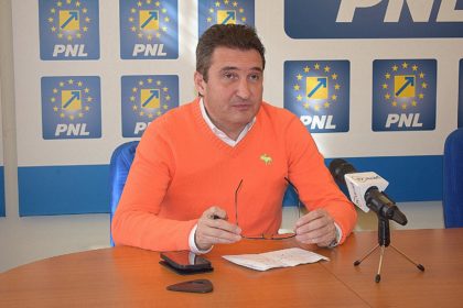Primarul Bibarț îndeamnă politicienii să folosească mătura, la curățenia de primăvară
