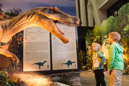 Expoziție interactivă cu dinozauri în mărime naturală, la Arad. Efectele speciale le vor oferi vizitatorilor o experiență de neuitat