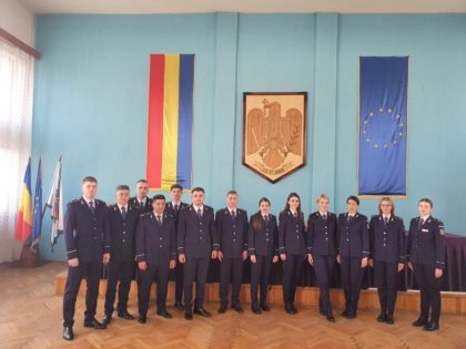 13 absolvenți ai școlilor de agenți de politie promoția 2022, la IPJ Arad