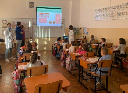 Liga Studenţilor UVVG desfășoară mai multe proiecte în școlile și liceele din Arad