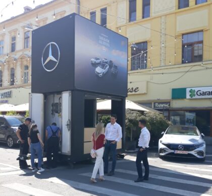 Mercedes-EQ „rupe gura târgului”! Pop-Up Store în centrul Aradului