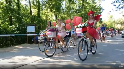 SUPERBE! Sute de arădence au pedalat la SkirtBike 2022 (VIDEO)