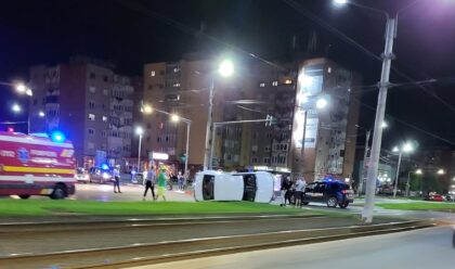 UPDATE/ ACCIDENT în Arad: Mașină răsturnată în urma unui IMPACT PUTERNIC cu un alt autoturism