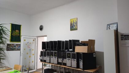 UVVG Arad a donat calculatoare Clubul Copiilor din Galșa