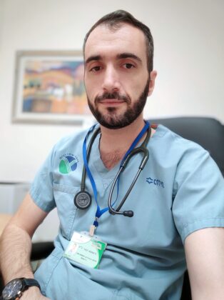 Un medic format la UVVG Arad salvează vieți în Israel