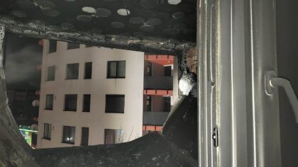 Apartament incendiat intenționat într-un bloc ARED. Mai multe persoane au fost evacuate