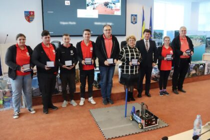 Elevi de la o școală specială din Arad, premiați la Campionatul Național de Robotică First Tech Challenge