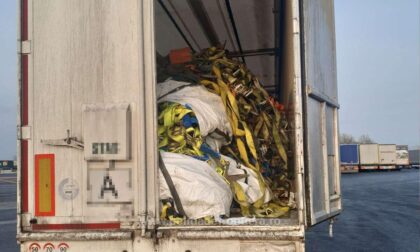 Un șofer a încercat să introducă ilegal în România zeci de tone de deșeuri din Germania