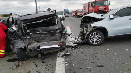 Un șofer care mergea cu spatele a provocat un accident pe Autostrada A1, în municipiul Arad (FOTO)