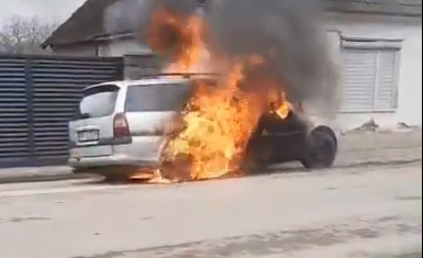 „Dorel de Vladimirescu” și-a incendiat autoturismul după ce a găurit rezervorul cu o bormașină (VIDEO)