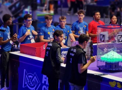 Echipa arădeană Delta Force, medaliată la Olimpiada de Robotică de la Singapore