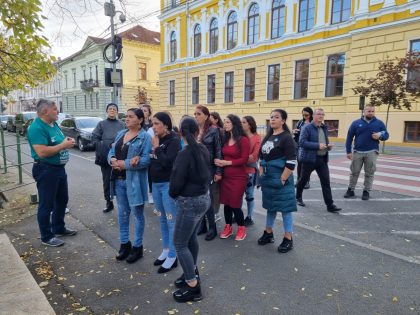 Deținute încarcerate la Penitenciarul Arad, la plimbare pe străzile orașului