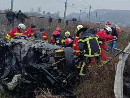 O tânără de 24 de ani a murit în accidentul de la Păuliș iar o alta, de 21 de ani, e în stare gravă (FOTO)