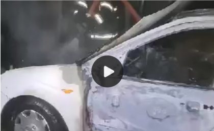 Mașină în flăcări, în centrul Aradului (VIDEO)