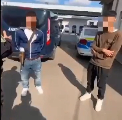 Un tânăr a cerut ajutorul jandarmilor pentru a-și recupera telefonul pe care i-l luase un prieten (VIDEO)