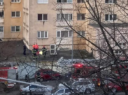 Un bărbat a decedat după ce a căzut de la etajul 7 al unui bloc din cartierul Aurel Vlaicu (FOTO) – UPDATE
