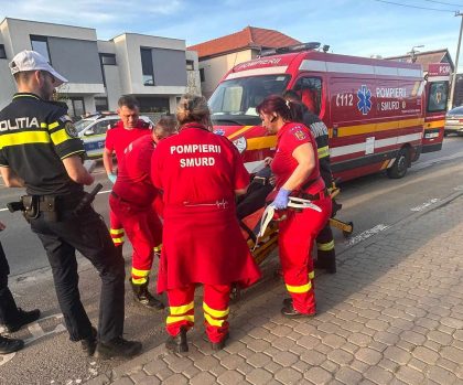 Accident rutier în municipiul Arad. Două persoane au ajuns la spital (FOTO)
