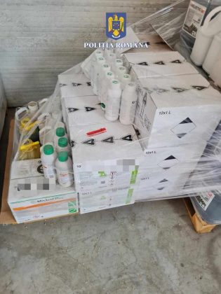 Polițiștii arădeni au confiscat de la o firmă peste 1.000 de litri de deșeuri periculoase