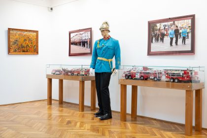 Expoziția „Eroi la datorie: pompierii și comunitatea arădeană”, la Sala Clio