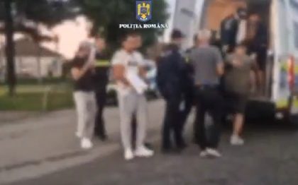 Scandal într-un local din județul Arad. Cinci bărbați au fost reținuți de polițiști (VIDEO)