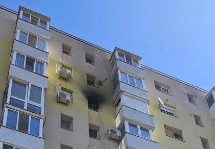 Incendiu într-un bloc din Arad! O femeie dusă la spital și 19 persoane evacuate