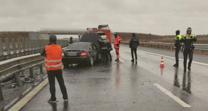 ACCIDENT pe autostrada Arad – Timișoara. Doi adulți și doi copii transportați la spital (FOTO)